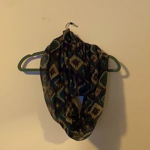 Thick Geometric Pattern Infinity Scarf